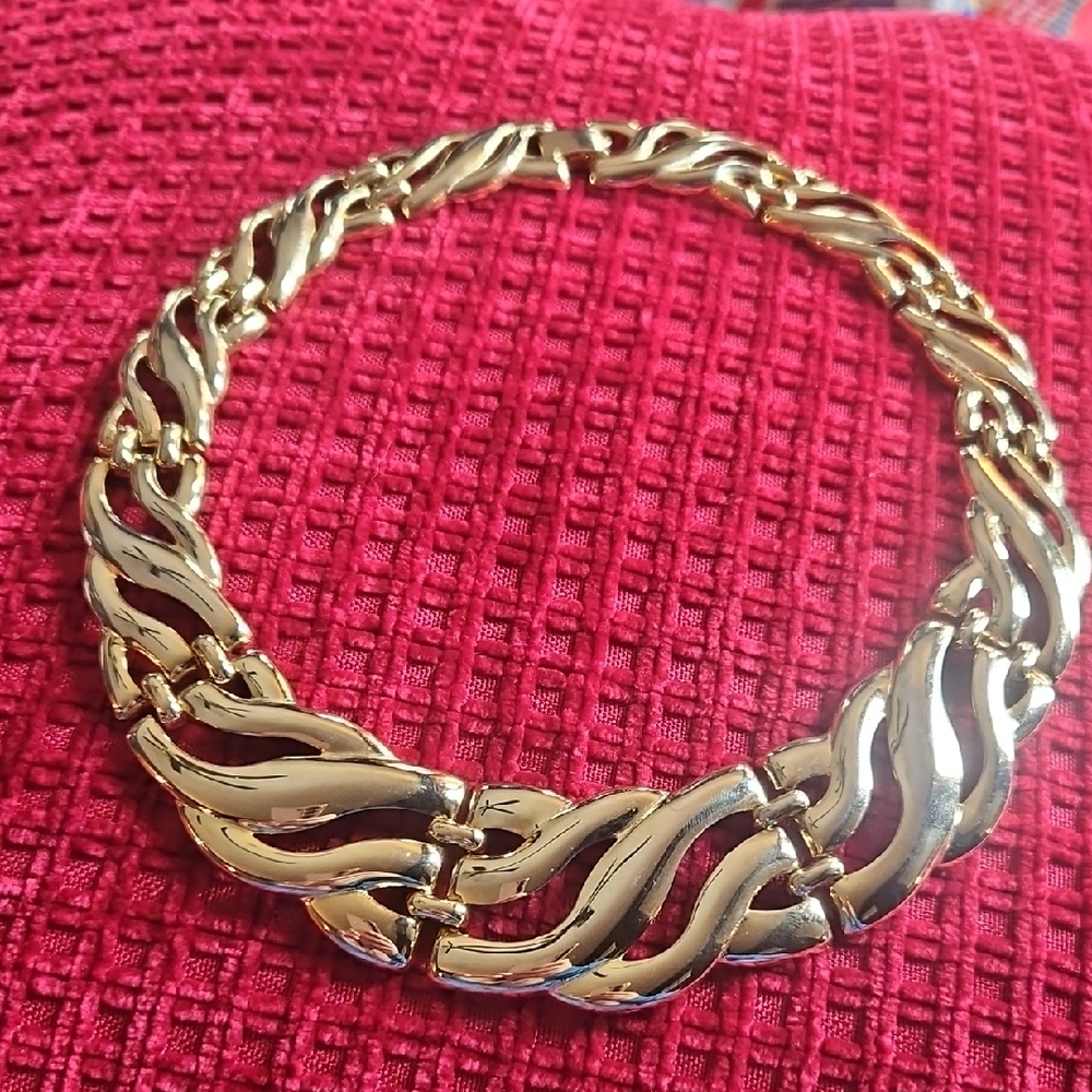 Elegant Gold Necklace